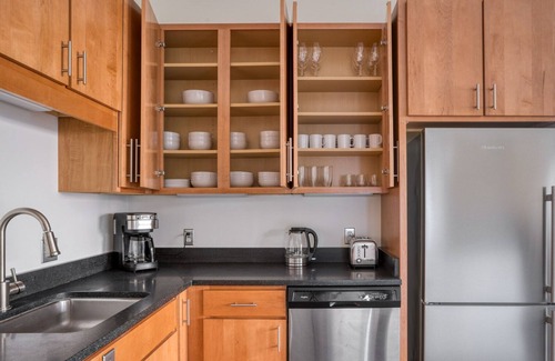 Cambridge Apartment | Lovely Cambridge 2BR w/ Gym, Roof, near Shops + Dining, by Blueground