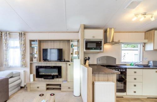 Corton Other | Lovely Caravan At Azure Seas Nearby The Beautiful Beach Ref 32038Az