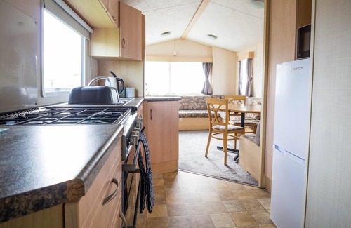 Louth House | Lovely caravan for hire at Sunnydale Holiday Park in Lincs ref 35156S