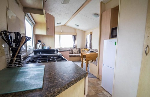 Louth House | Lovely caravan for hire at Sunnydale Holiday Park in Lincs ref 35156S