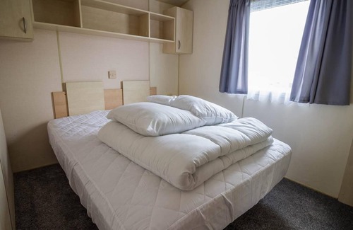 Louth House | Lovely caravan for hire at Sunnydale Holiday Park in Lincs ref 35156S