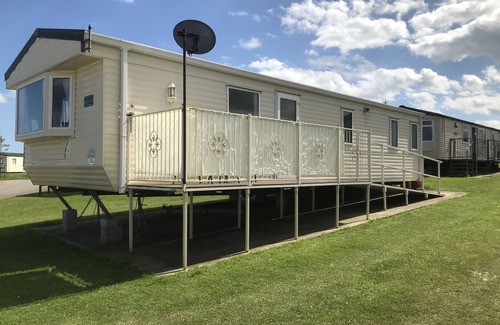 Flamborough House | Lovely caravan holiday home in a beautiful coastal setting.