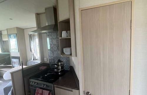 Borth House | Lovely caravan in Wales, sleeps 8 ref 88021B