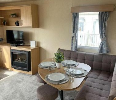 Clacton-on-Sea House | Lovely caravan located in an amazing holiday park
