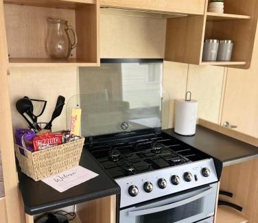 Clacton-on-Sea House | Lovely caravan located in an amazing holiday park