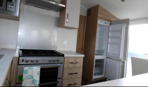 Saxmundham Other | Lovely Caravan With Free Wi-Fi At Carlton Meres Holiday Park Ref 60034O