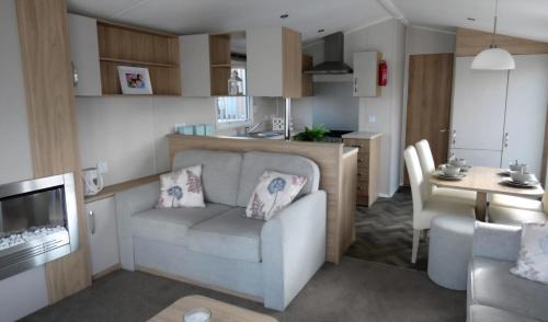 Saxmundham Other | Lovely Caravan With Free Wi-Fi At Carlton Meres Holiday Park Ref 60034O