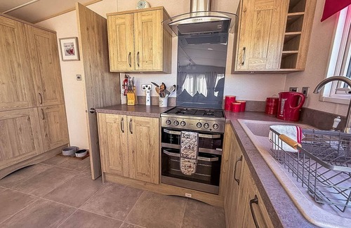 Pakefield House | Lovely caravan with seaviews, Wi-Fi and decking near Pakefield beach ref 68040CR