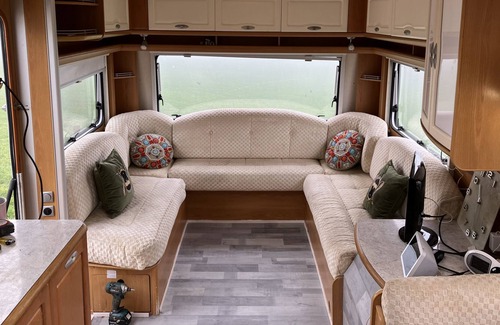 Garn Fadryn Ski Chalet | Lovely caravan with stunning views Aberdaron