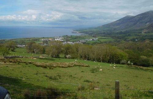 Garn Fadryn Ski Chalet | Lovely caravan with stunning views Aberdaron