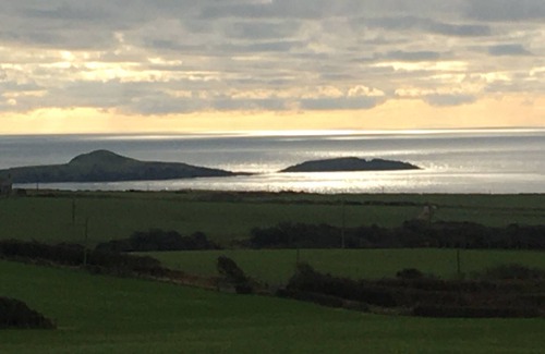 Garn Fadryn Ski Chalet | Lovely caravan with stunning views Aberdaron
