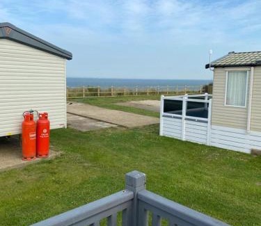 Pakefield Other | Lovely Caravan With Seaviews, Wi-Fi And Decking Near Pakefield Beach Ref 68040Cr