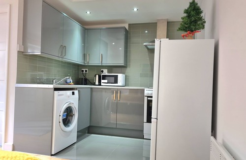Slough Apartment | Lovely central studio/2bed - 5min to train station