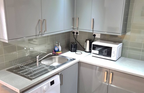 Slough Apartment | Lovely central studio/2bed - 5min to train station
