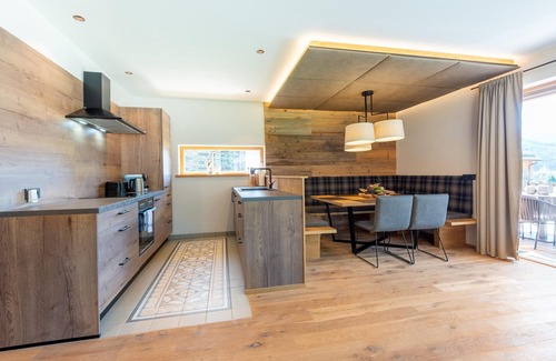 Tamsweg Ski Chalet | Lovely chalet in Wölting with natural pond