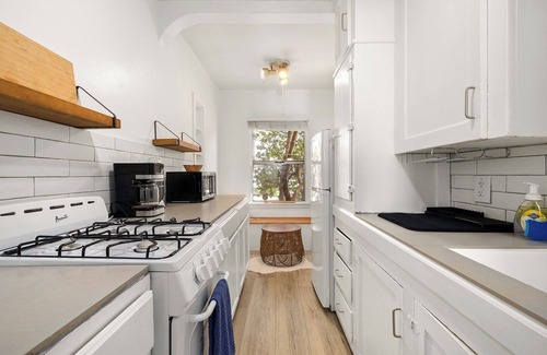Northeast Apartment | Lovely Chic 1BedRoom private entrance, W/D parking