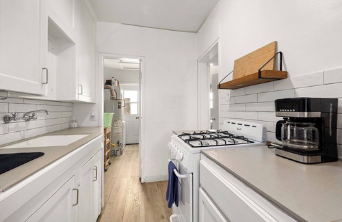 Northeast Apartment | Lovely Chic 1BedRoom private entrance, W/D parking