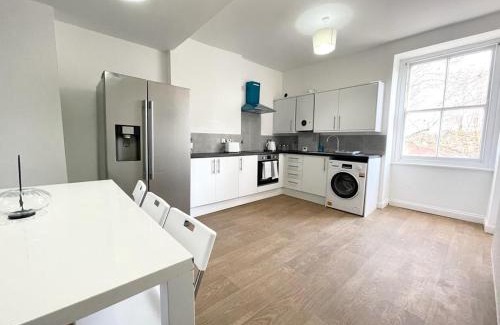 Saint Paul's House | Lovely City Centre Room