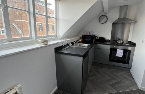 Pontrilas Apartment | Lovely City Centre Studio.