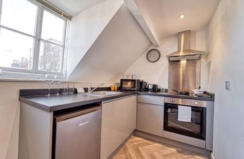 Pontrilas Apartment | Lovely City Centre Studio.