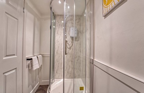 Pontrilas Apartment | Lovely City Centre Studio.