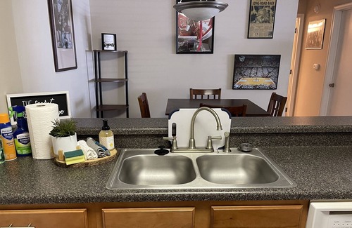 Woodcroft Apartment | Lovely City of Medicine 1 Bedroom - 12 minutes to UNC Chapel Hill