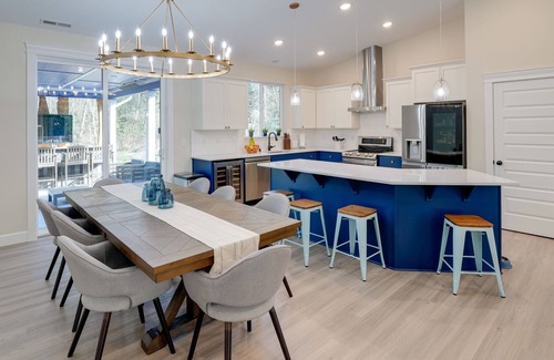 Clinton House | Lovely Clinton Home w/ Hot Tub on 10 Acres!