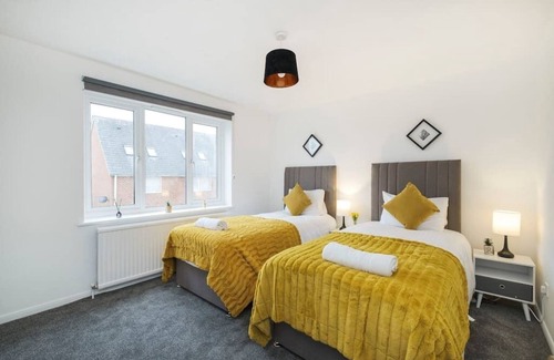 Aveley Apartment | Lovely, Compact 2 bed Apartment with Parking