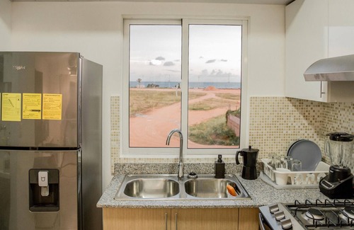 Los Frailes Condo | Lovely condo 10 mins from airport 15 from beach