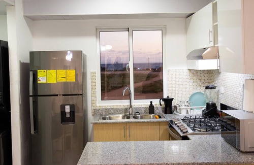 Los Frailes Condo | Lovely condo 10 mins from airport 15 from beach