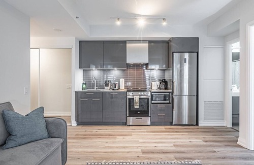 Garden District Condo | Lovely Condo in Downtown