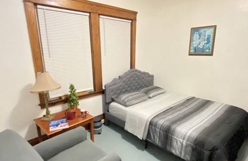 Little Italy Apartment | Lovely Condo in the heart of Little Italy