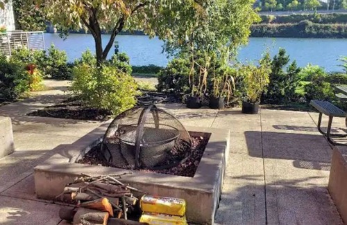 Northwest Portland Condo | Lovely Condo on the Spectacular Willamette River