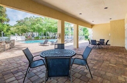 Anona Condo | Lovely condo with pool close to Indian Rocks and Clearwater Beach
