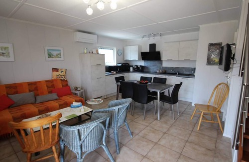 Portiragnes-Plage House | Lovely corner Villa with airco, 5 people, wifi, secured residence with pools (extra charge), 500.