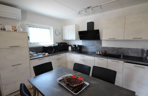 Portiragnes-Plage House | Lovely corner Villa with airco, 5 people, wifi, secured residence with pools (extra charge), 500.