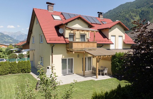 Ried im Zillertal House | Lovely cottage, central location, near Hochzillertal track located on the bike path