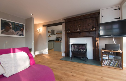 New Forest District Cottage | Lovely cottage & garden. 5 min drive from Paultons Park, home of Peppa Pig