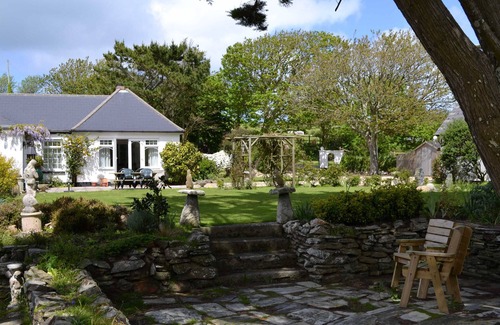 Newquay Cottage | Lovely cottage in tranquil setting close to beaches and Cubert Common
