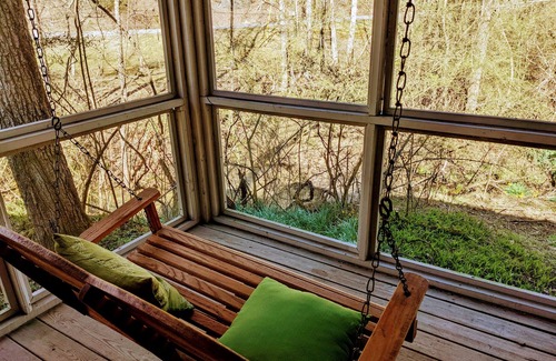 Maryville House | Lovely cottage with screened porch overlooking a creek-minutes from the Dragon!