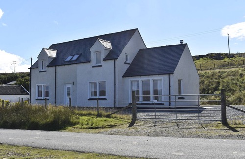 Waternish Cottage | Lovely cottage with views of Loch. Near to Neist Point light house. Sleeps 8.