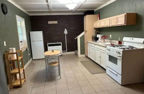 Springville House | Lovely Creek View Apartment Near GIANT SEQUOIAS