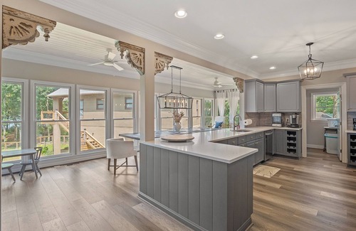 Jasper House | "Lovely Cruise" - Beautiful house and property on flat lot!