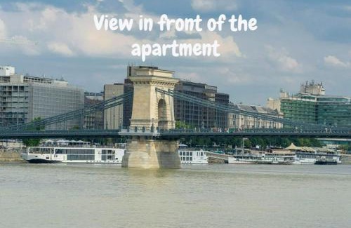 Vizivaros Apartment | Lovely designer home with stunning Parliament view