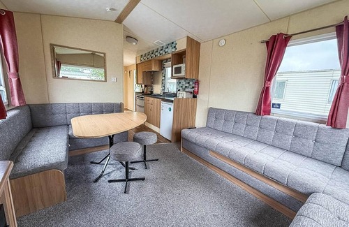 Louth House | Lovely dog friendly 8 berth caravan at Sunnydale, Lincolnshire ref 35197S