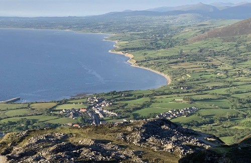 Trefor House | Lovely dog friendly granite cottage near Trefor Beach with excellent facilities