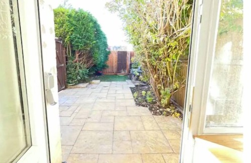 Arbury House | Lovely dog friendly home sleeps 6 with parking