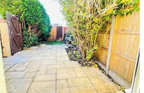 Arbury House | Lovely dog friendly home sleeps 6 with parking