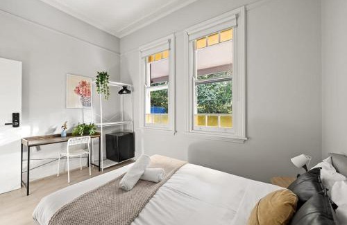 Lindfield House | Lovely Double Room - Nearby Transport & Shops - Shared Bathroom