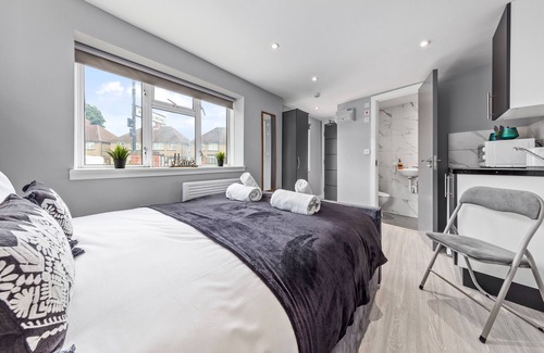 Feltham West Apartment | Lovely Ensuite Room Feltham Heathrow London Tw13